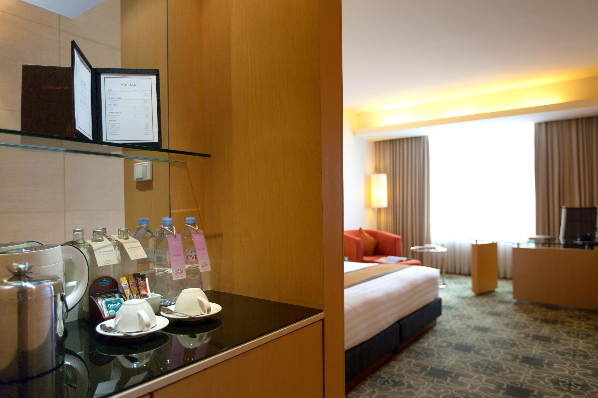 Superior Club Room