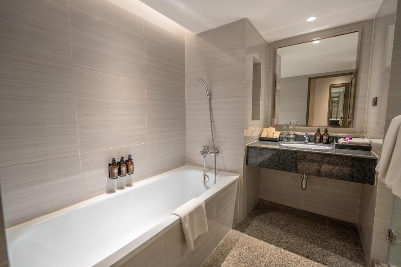 Deluxe Skyline King Room,1498695031:JPEG