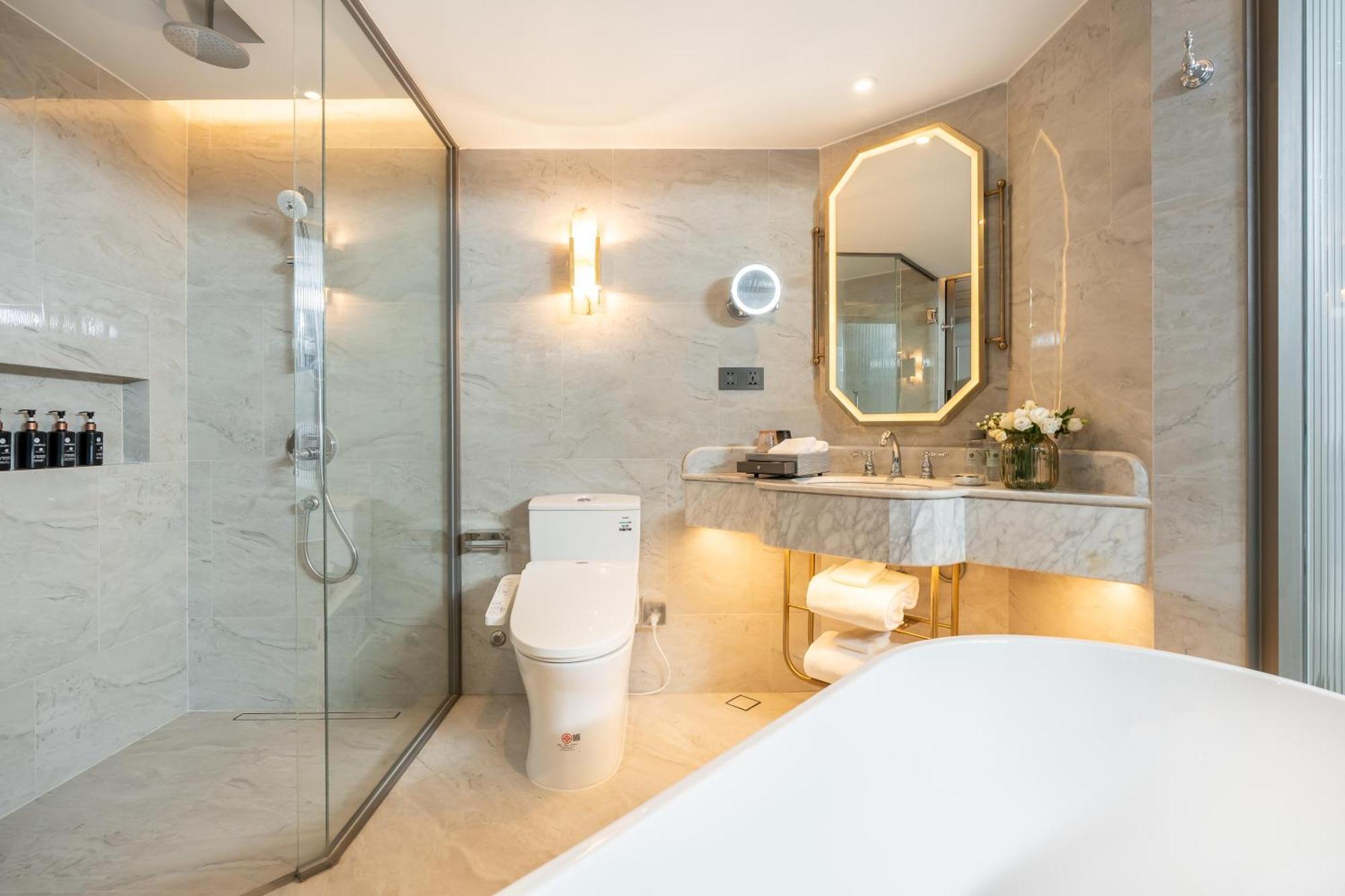 Deluxe Room with Pool View,1613759619:JPEG