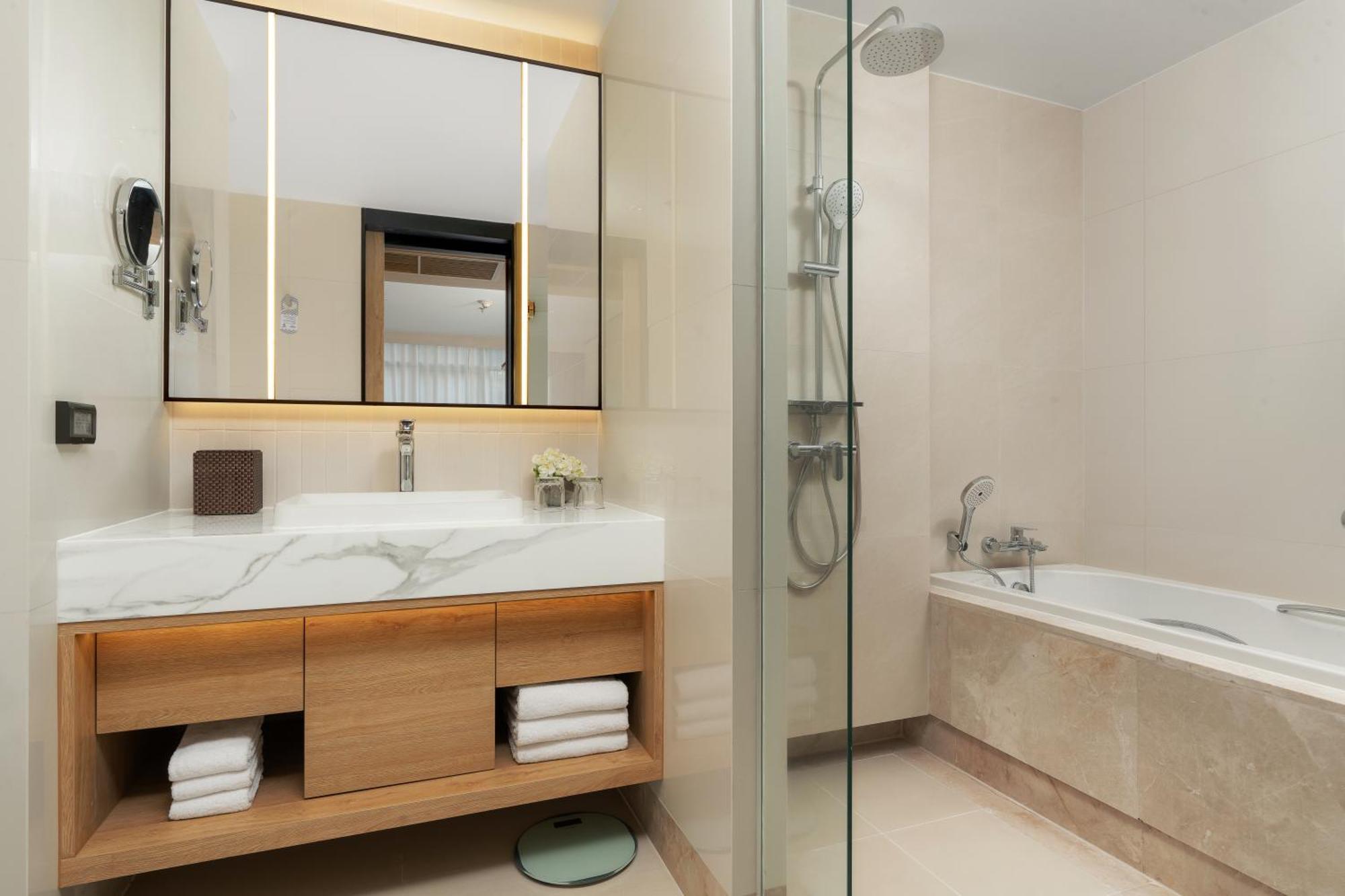 One-Bedroom Executive King Suite with City View