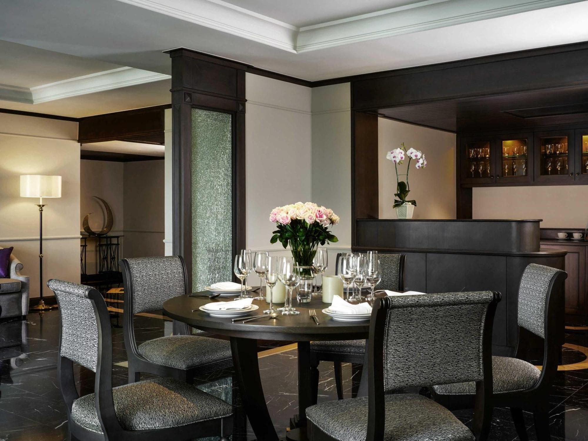 Grand Executive Suite 1 King Bed Executive Lounge Access on Food Soft Beverage