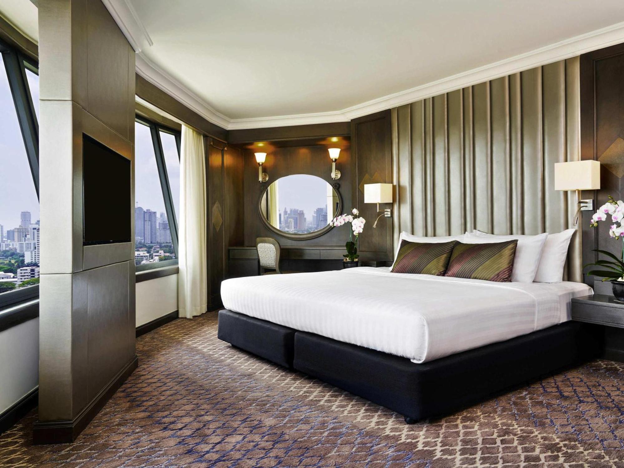 Grand Executive Suite 1 King Bed Executive Lounge Access on Food Soft Beverage