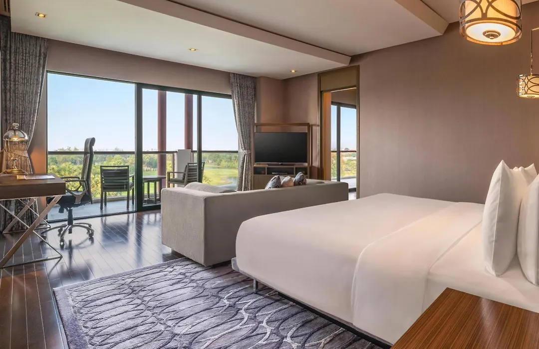 Hilton Bangkok Suvarnabhumi Golf Resort & Spa-1