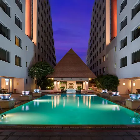Twin Towers Hotel-2