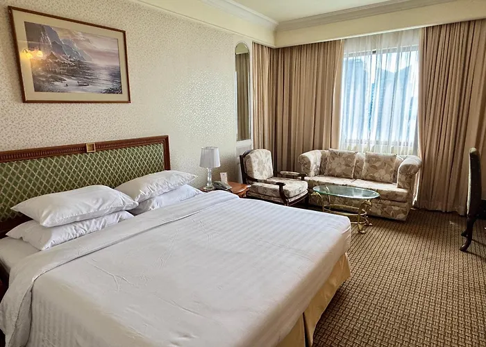 Royal Benja Hotel - Big Rooms, Family Friendly Bangkok