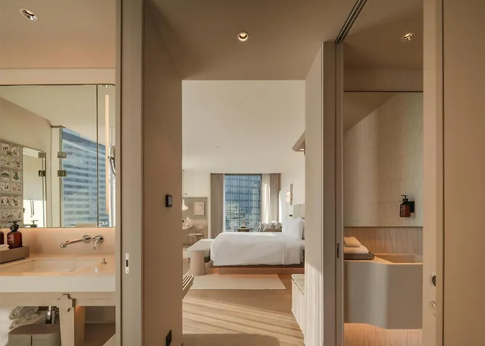 Kromo Bangkok, Curio Collection By Hilton